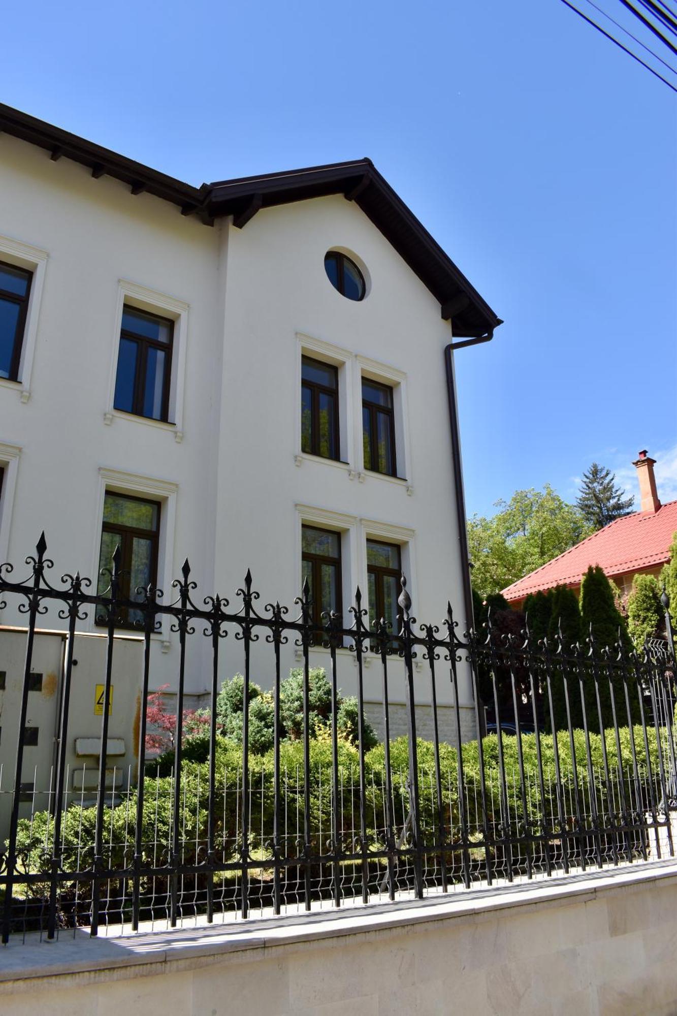 Enjoy Apartments - Spacious Retreat In Our Villa Cluj-Napoca Buitenkant foto